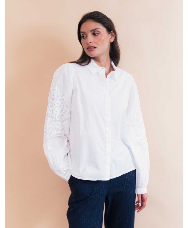 66JG2CH602_115 (2).jpg