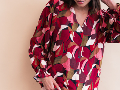 Comment porter le chemisier fleuri en toute saison : guide complet